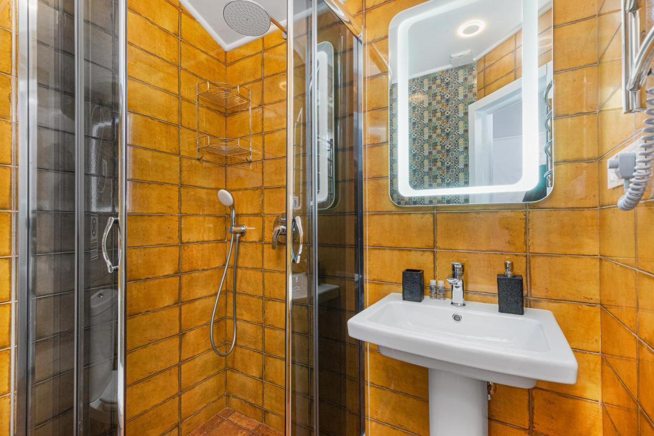 Apart Hotel Lyon D'Opera Odessa Eksteriør bilde